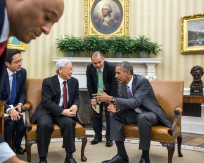 In a historic first, Vietnamese General Secretary Nguyen Phu Trong (left) meets with President Barack Obama in the Oval Office. White House photo by Pete Souza. 